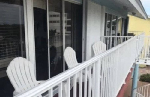 Key Largo Villa | Our place overlooks the Atlantic. Our marina is less than 50 ft from our patio