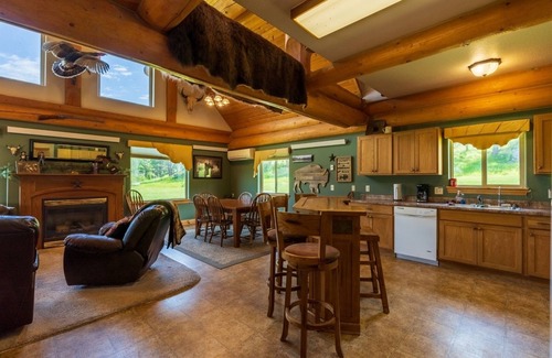 Rapid City Cabin | Outlaw Inn | 3 Bed, 2 Bath