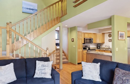 Jackson House | Outpost: Clark's Knoll 367 - Walk to Town Square