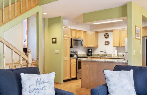 Jackson House | Outpost: Clark's Knoll 367 - Walk to Town Square
