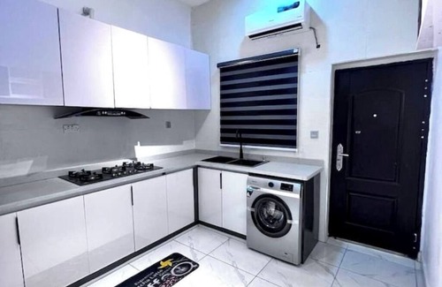 Lagos House | Outstanding 3 bedrms w. balcony 24/7 pwr Lekkii