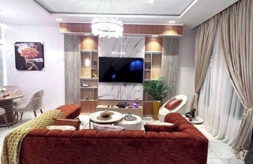 Lagos House | Outstanding 3 bedrms w. balcony 24/7 pwr Lekkii