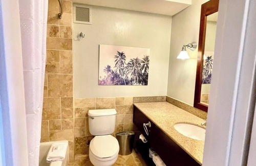 Hanamaulu Resort | OUTSTANDING OCEAN AND POOL VIEWS FROM TOP FLOOR! GREAT DEAL WITH NO RESORT FEES!