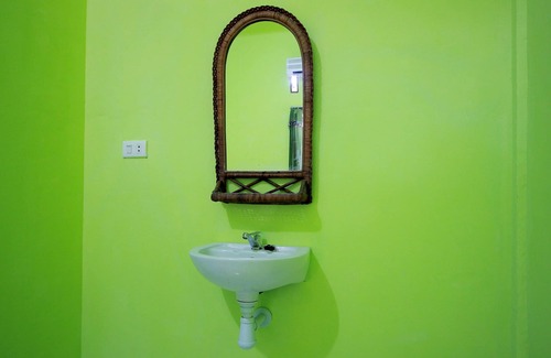 Lubuklinggau Hotel | OYO 2585 Sherren Guest House