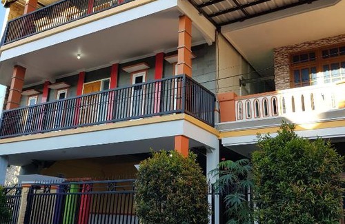 Dinoyo Hotel | OYO 3827 Simpang Neptunus 1 Syariah