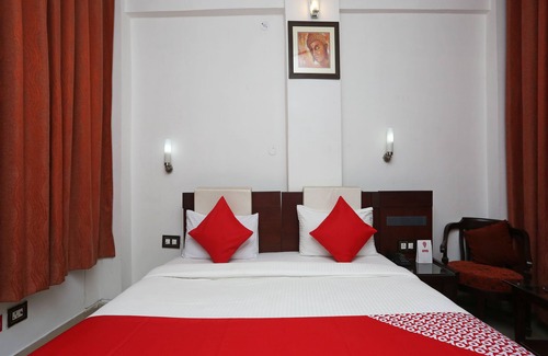 Mohanlalganj Hotel | OYO 6242 Jalsa Resort
