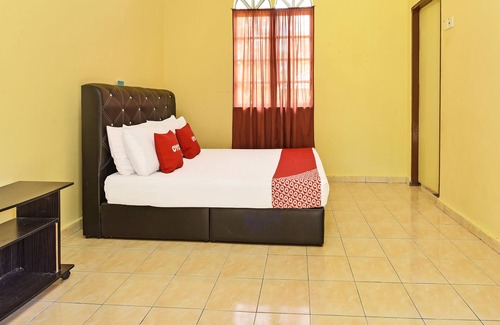 Sungai Jan Hotel | Oyo 90640 D'village River & Cafe Chalet
