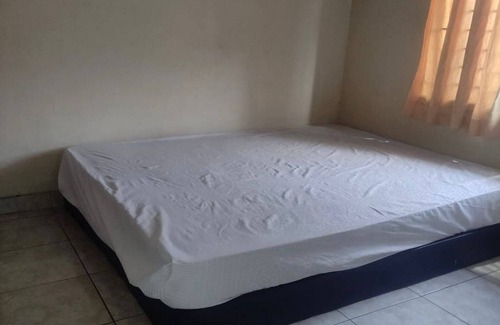 Cikarang Hotel | OYO 93836 Budi Residence 1