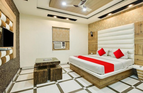 Batala Hotel | OYO Flagship New Taj Hotel