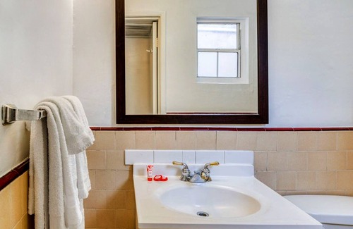 Arts District Hotel | OYO Gateway Motel Las Vegas North Strip/Fremont St. Area