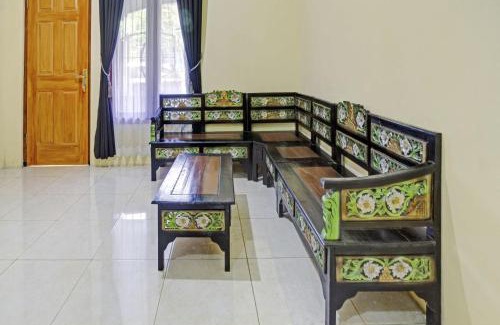 Dinoyo Hotel | OYO Life 90737 Losmen Aini Syariah