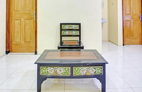 Dinoyo Hotel | OYO Life 90737 Losmen Aini Syariah