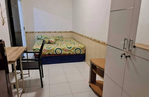 Gubeng Hotel | OYO Life 92191 Omah Dewe Syariah