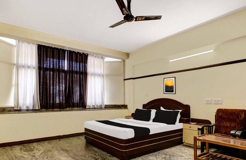 Guruvayur Hotel | OYO Rvee's East Nada