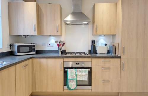 East Wittering Cottage | Oysters - a family house that sleeps 6 guests in 3 bedrooms