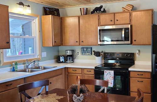 Birchwood House | Ozzie's Lakehouse - Comfy and cozy, with amazing lake views!