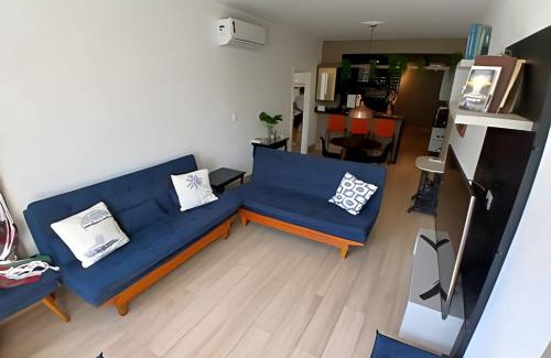 Embare Apartment | Pé na Areia em Santos: Sol, Mar e Netflix