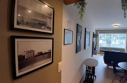 Embare Apartment | Pé na Areia em Santos: Sol, Mar e Netflix