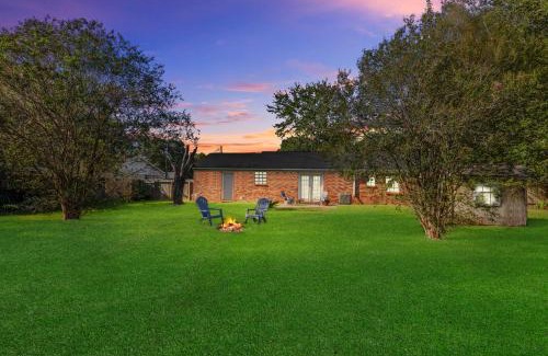 Milton House | Pace Family Home 1 Mi to Beach and Park!