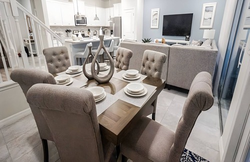 Davenport House | Pacific Brand New 5BR TH Pool in Windsor Island