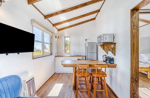 Algarrobo Cabin | Pacific Cabin 2B W/Wifi, Smart TV & Parking.