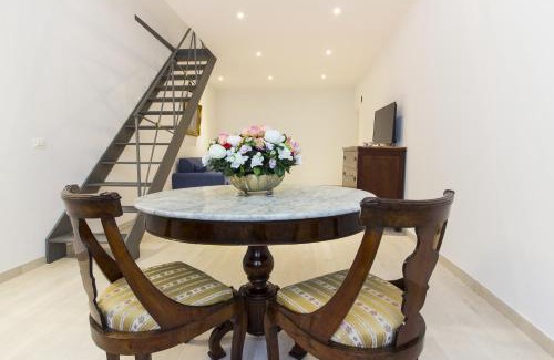 Naples City Centre Apartment | Palazzo d'Auria ApartHotel
