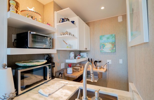 Palm Beach - West Palm Beach Condo | 🏝Palm Beach Island Condo-Hotel King One Bedroom Close to Beach🏖