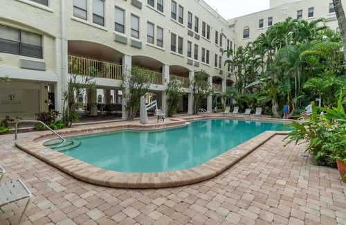 Palm Beach - West Palm Beach Condo | 🏝Palm Beach Island Condo-Hotel King One Bedroom Close to Beach🏖