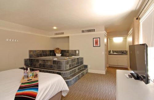 Borrego Springs Resort | Palm Canyon Hotel and RV Resort