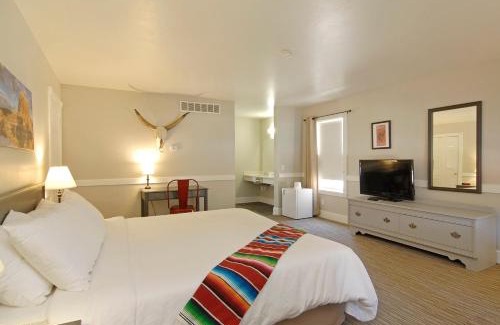Borrego Springs Resort | Palm Canyon Hotel and RV Resort
