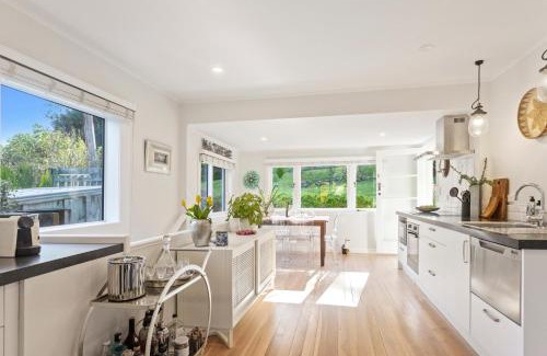 Palm Beach House | Palm Cottage - Stay Waiheke