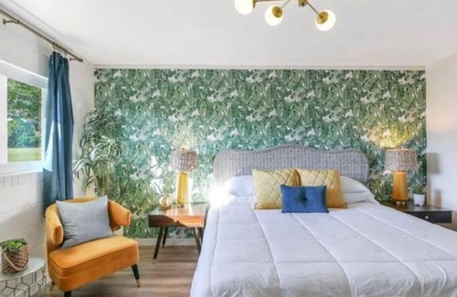 Trenton Hotel | Palm Springs Room At The Groovy Nomad Motel