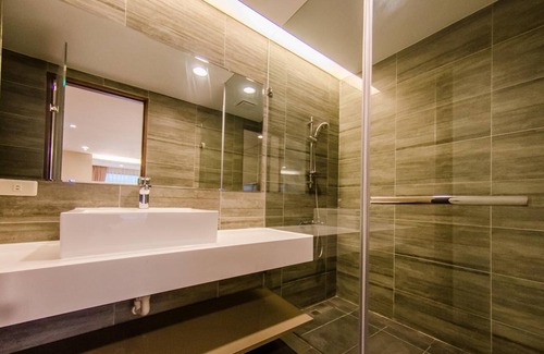Big Beach House | Palm Tree Hotel