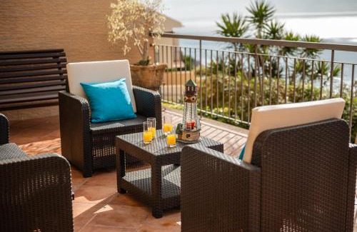 Camara de Lobos Villa | Palm Tree House by Amazing Madeira