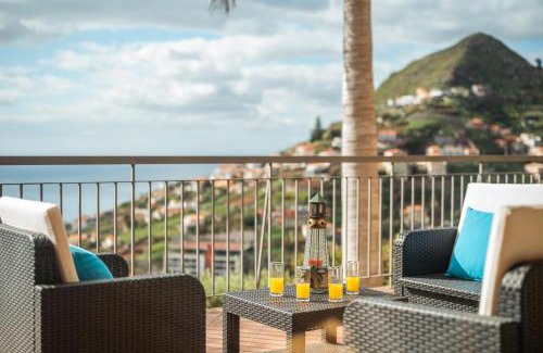 Camara de Lobos Villa | Palm Tree House by Amazing Madeira