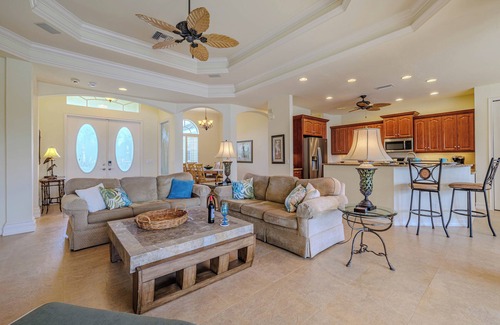 Pelican Villa | Palm Villa - Southern Exposure - 4bed/3bath - Quiet area