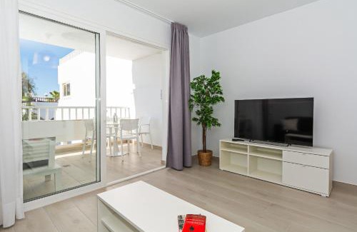 Costa Teguise Apartment | Palmeras Apt - Pool & Terrace - next to Beach
