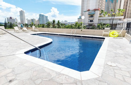 Waikiki Apartment | Palms at Waikiki by Tropical Escapes