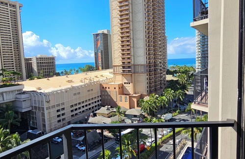 Waikiki Apartment | Palms at Waikiki by Tropical Escapes