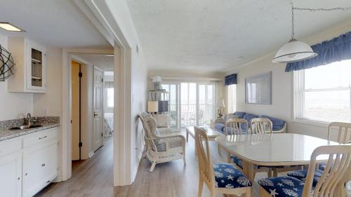 Crescent Beach Apartment | Palmwood Villas Unit 110