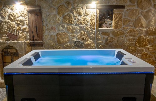 Ravdoucha House | Pamelas House with Jacuzzi