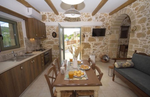 Ravdoucha House | Pamelas House with Jacuzzi