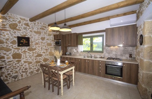 Ravdoucha House | Pamelas House with Jacuzzi