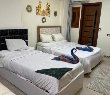Shurtah al-Dakhlah Hotel | panorama pyramids and jacuzzi