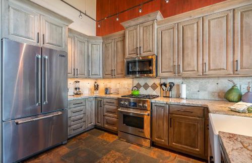 Talmont House | Panoramic Lake Tahoe Views, Dog Friendly, Pool Table, Near Alpine and Olympic Valley!