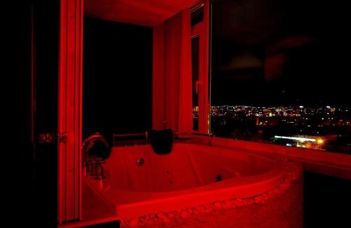 Centrul Nou Apartment | Panoramic Studio - Jacuzzi & Parking