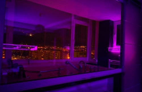 Centrul Nou Apartment | Panoramic Studio - Jacuzzi & Parking