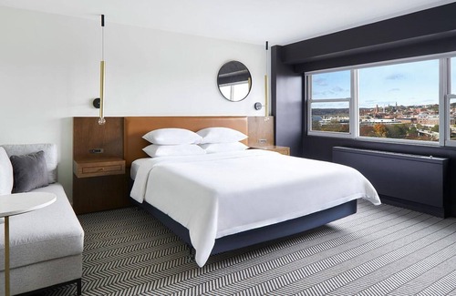 Foggy Bottom Hotel | Panoramic Views of DC’s Sights - Located in Vibrant Foggy Bottom - Pet Friendly