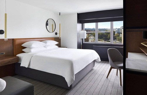 Foggy Bottom Hotel | Panoramic Views of DC’s Sights - Located in Vibrant Foggy Bottom - Pet Friendly