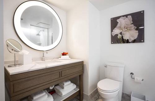 Foggy Bottom Hotel | Panoramic Views of DC’s Sights - Located in Vibrant Foggy Bottom - Pet Friendly